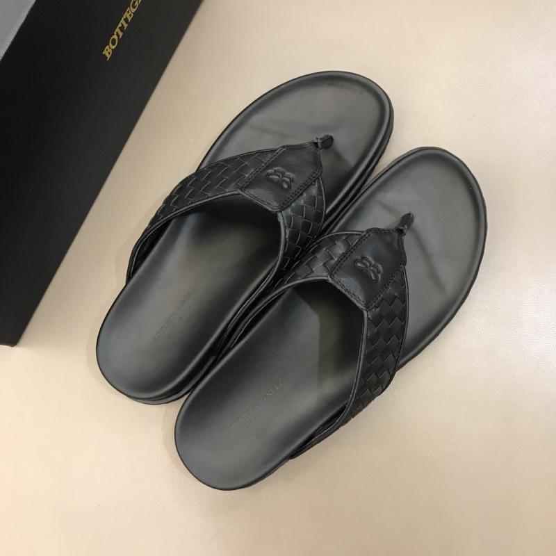 Bottega Veneta black Crisscross flip-flop in woven leather MS02580