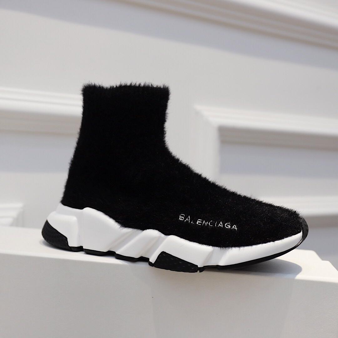 Balenciaga Speed Trainers Black fur and white rubber sole  Sneaker MS09070