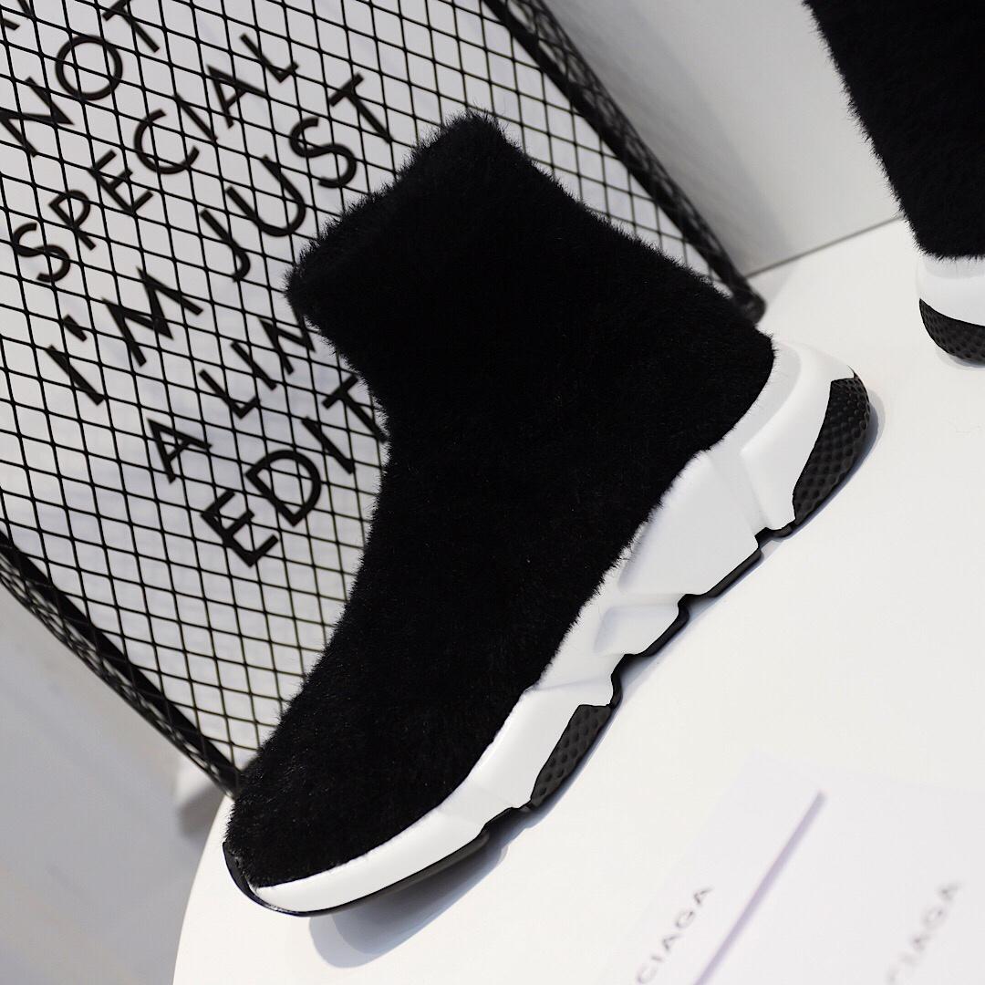 Balenciaga Speed Trainers Black fur and white rubber sole  Sneaker MS09070