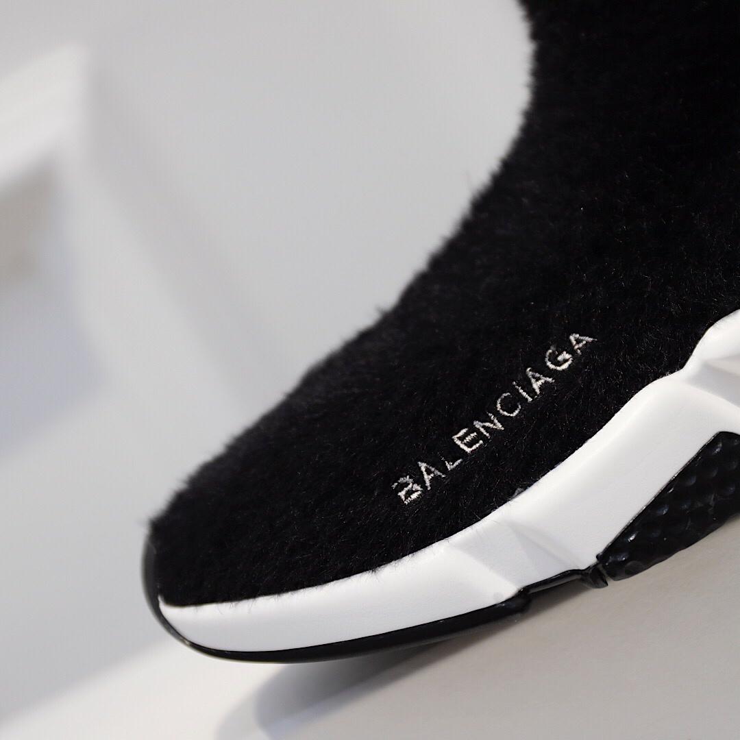 Balenciaga Speed Trainers Black fur and white rubber sole  Sneaker MS09070