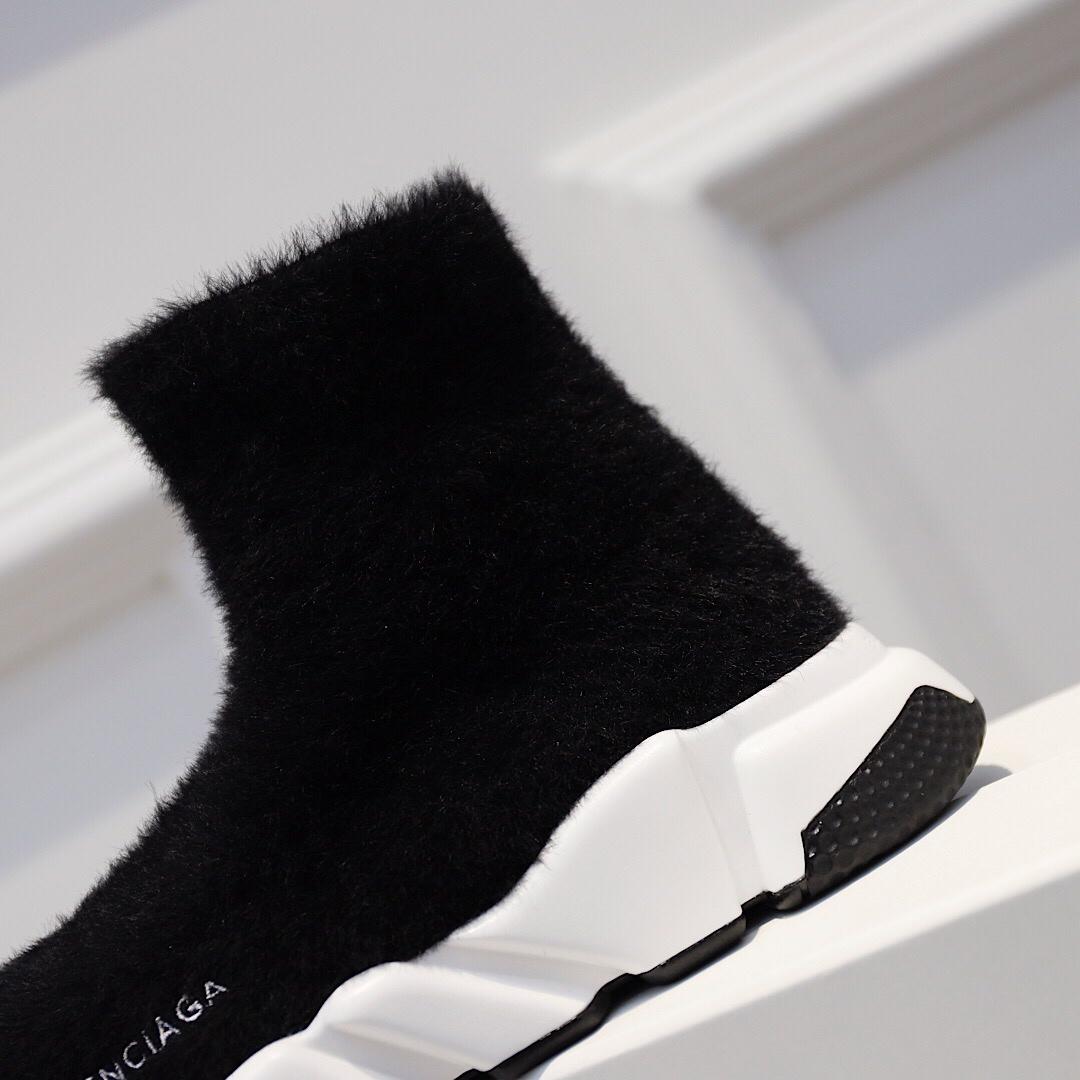 Balenciaga Speed Trainers Black fur and white rubber sole  Sneaker MS09070