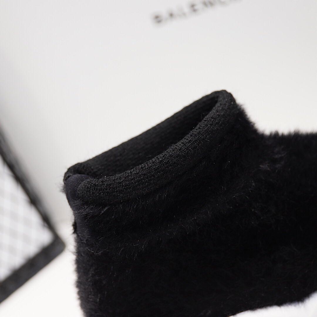 Balenciaga Speed Trainers Black fur and white rubber sole  Sneaker MS09070