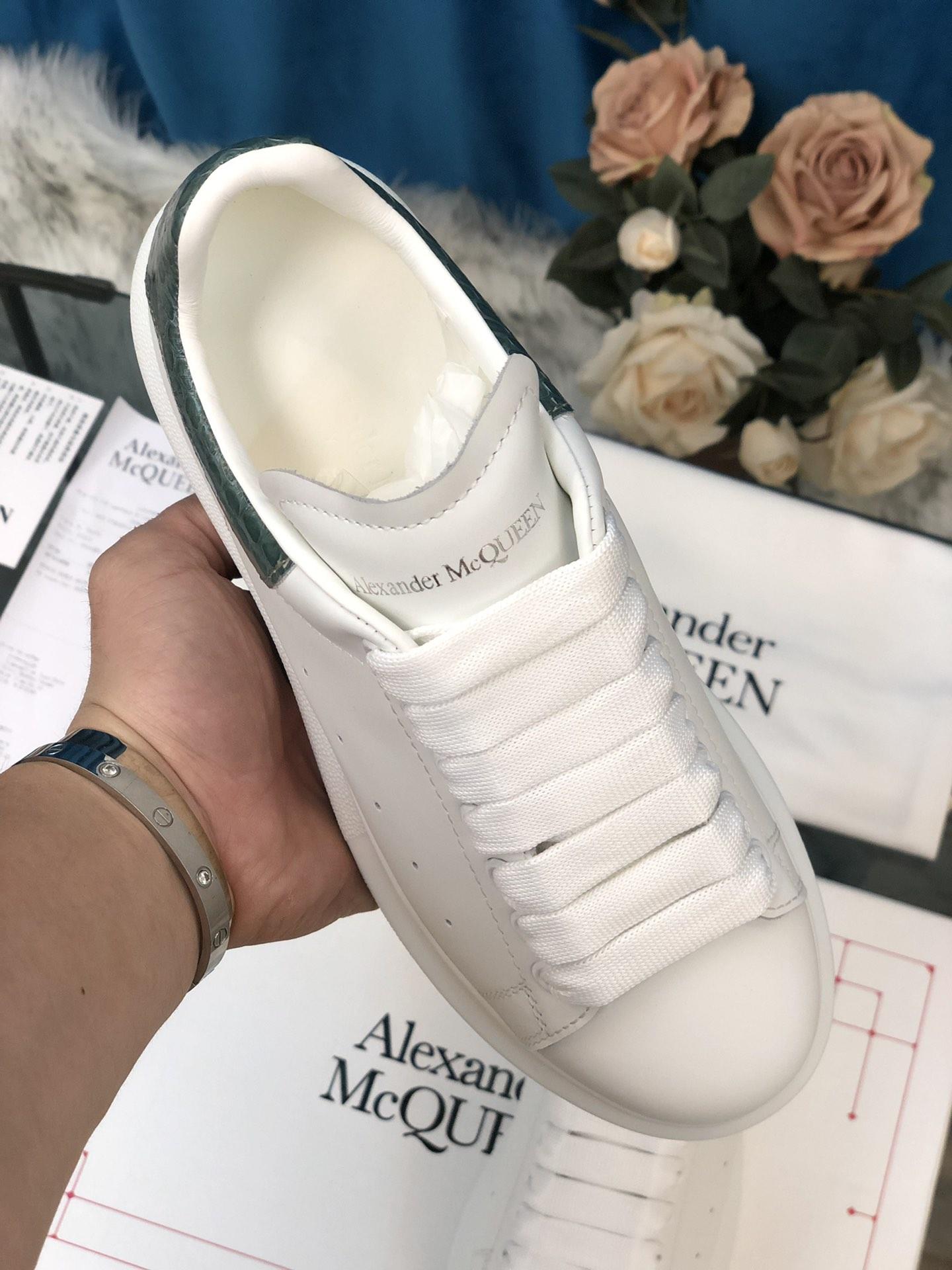 Alexander McQueen Fahion Sneakers White with green snake heel MS100008