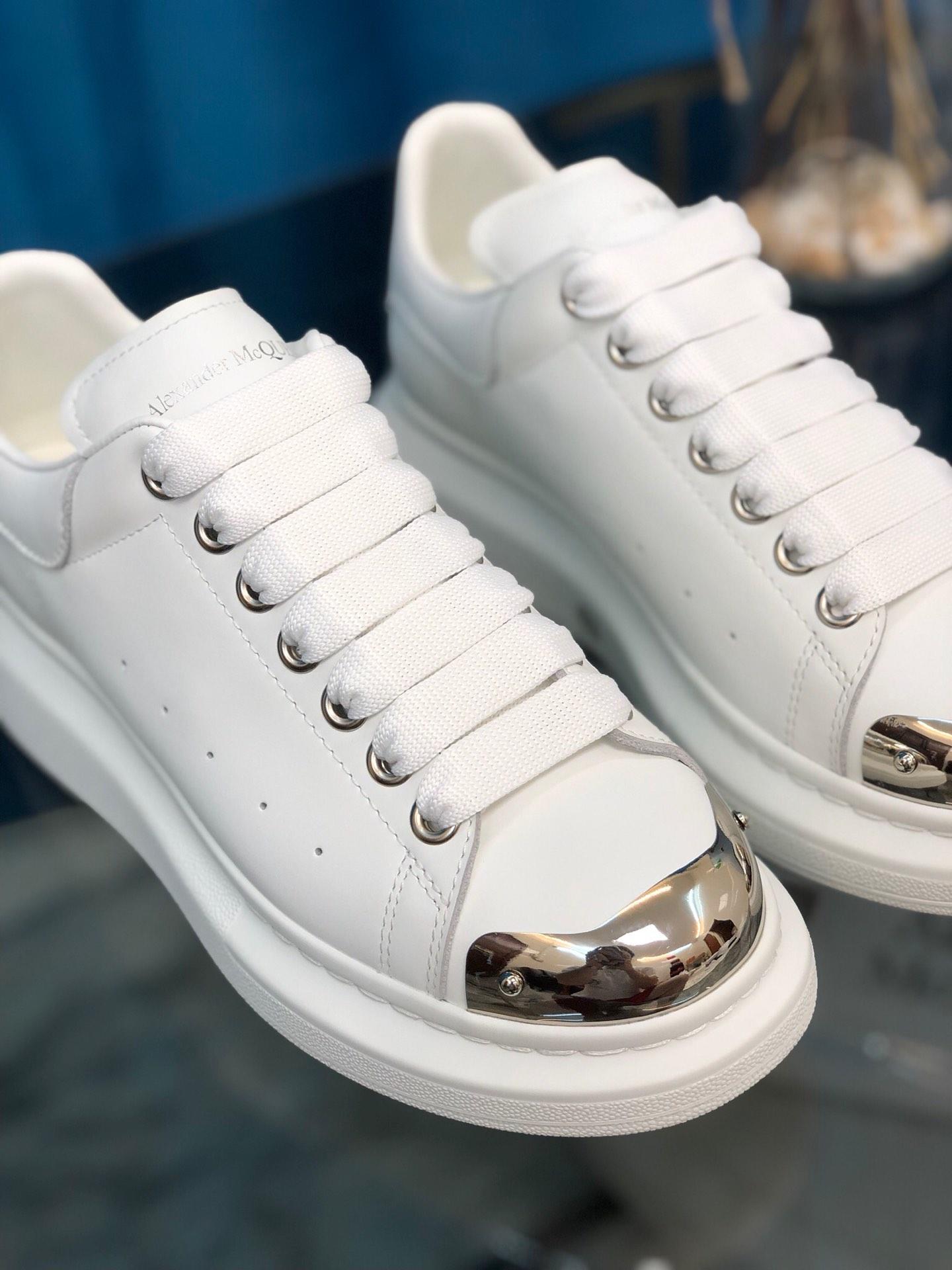 Alexander McQueen Fahion Sneakers White and silver metal toe MS100035