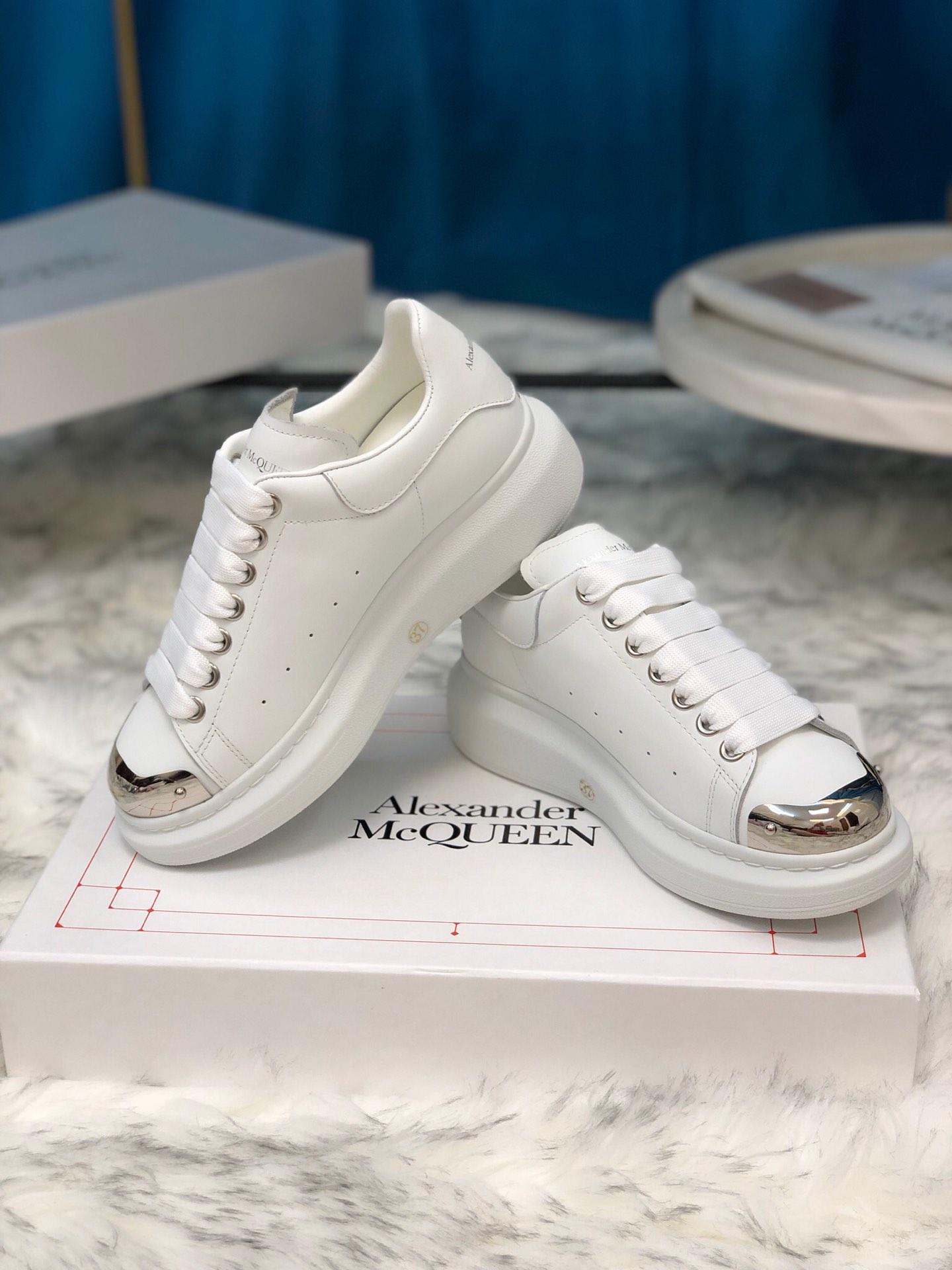 Alexander McQueen Fahion Sneakers White and silver metal toe MS100035