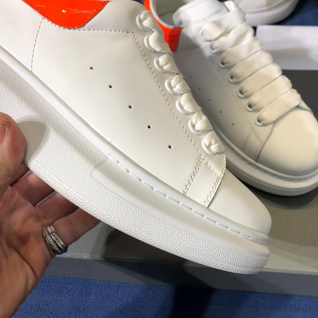 Alexander McQueen Fahion Sneaker White and orange heel MS100100