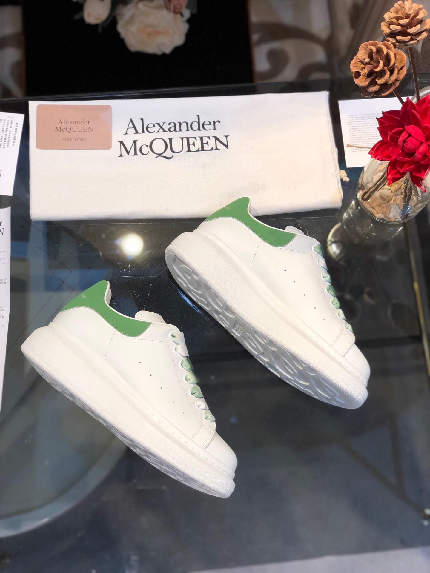 Alexander McQueen Fahion Sneaker White and green heel MS100048