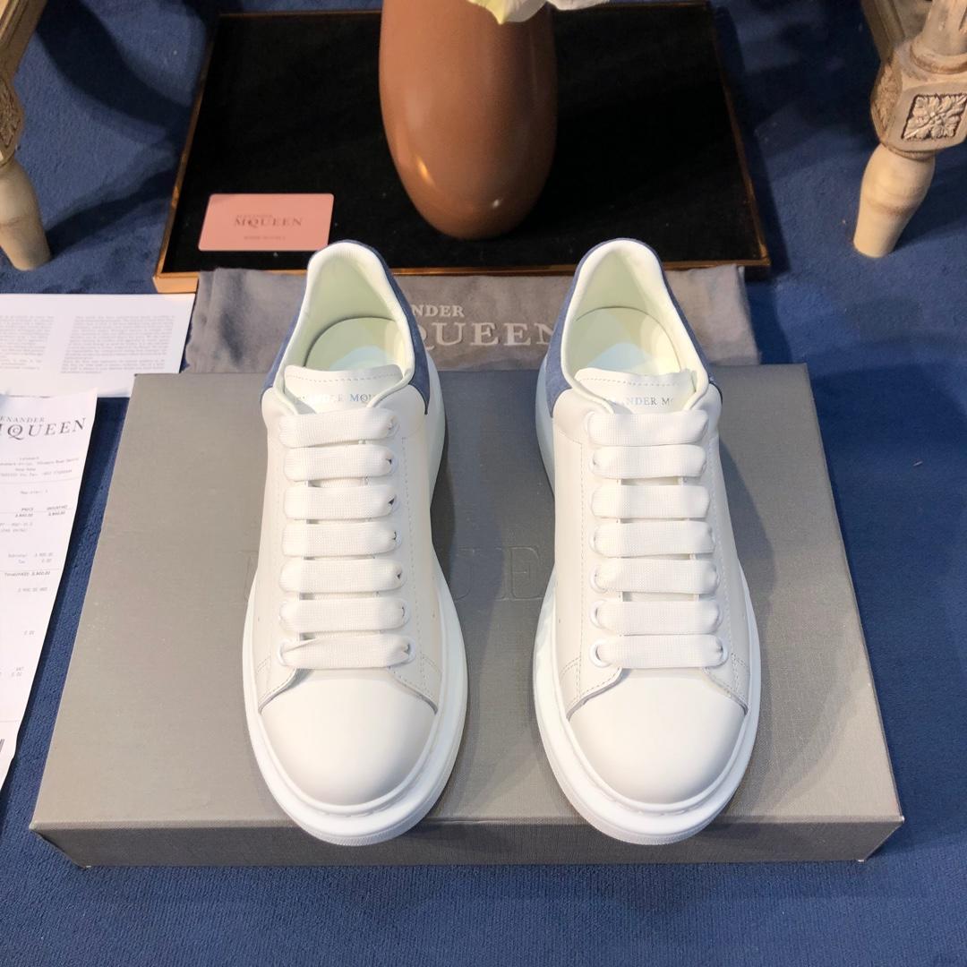 Alexander McQueen Fahion Sneaker White and blue suede heel MS100041