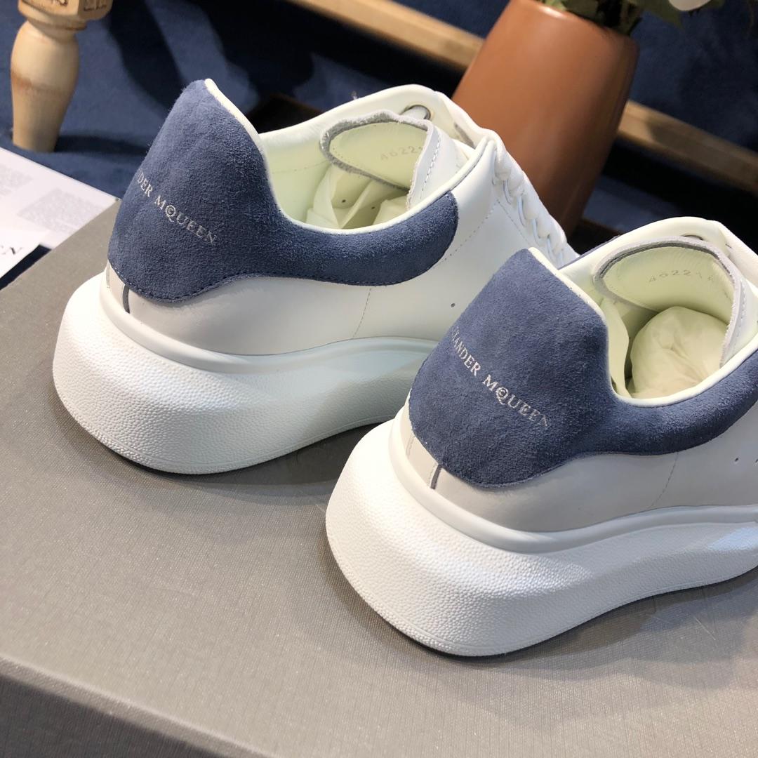 Alexander McQueen Fahion Sneaker White and blue suede heel MS100041