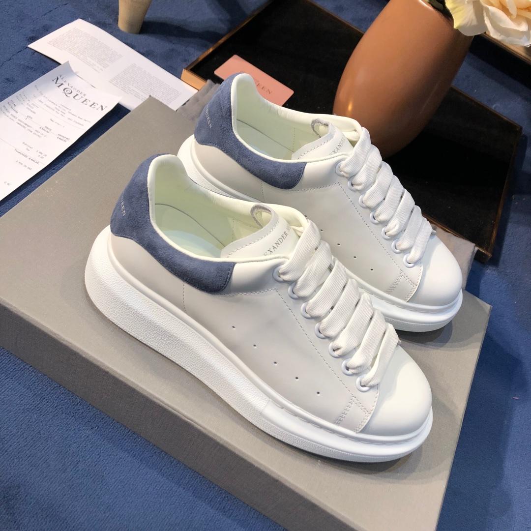 Alexander McQueen Fahion Sneaker White and blue suede heel MS100041