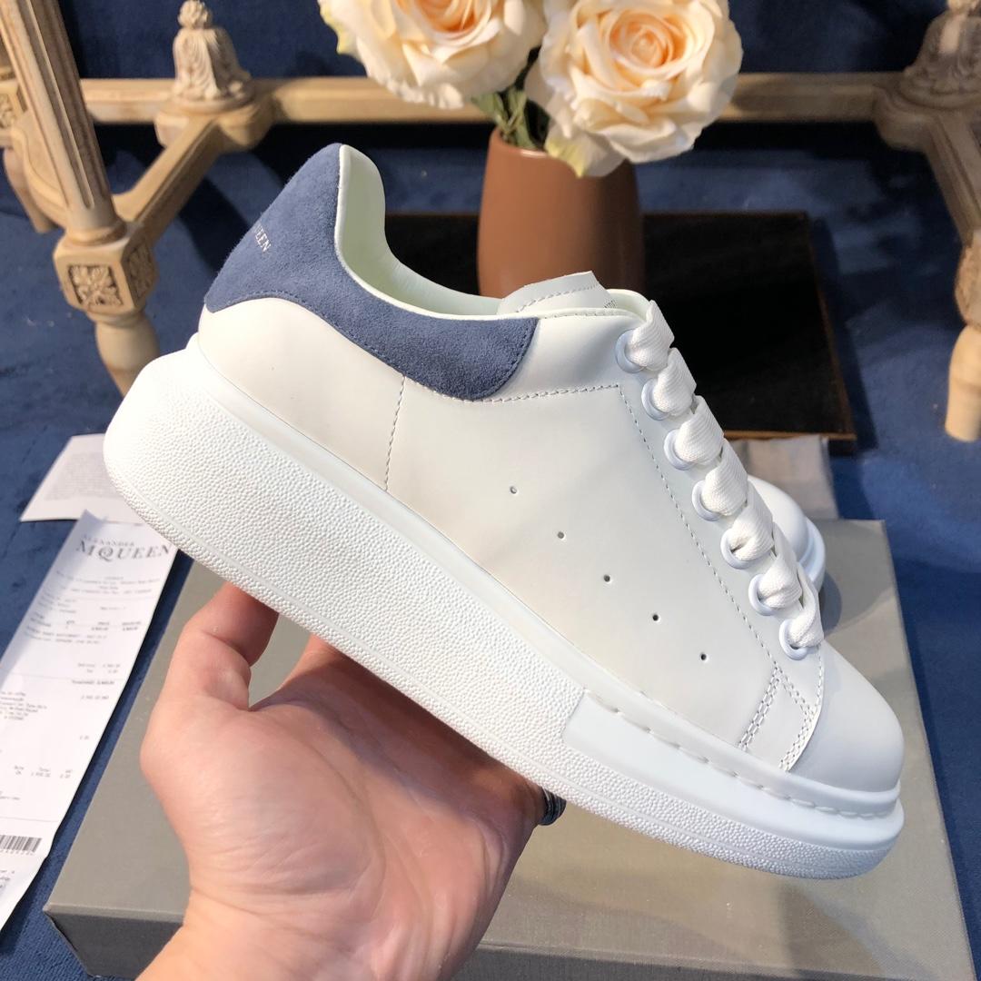 Alexander McQueen Fahion Sneaker White and blue suede heel MS100041