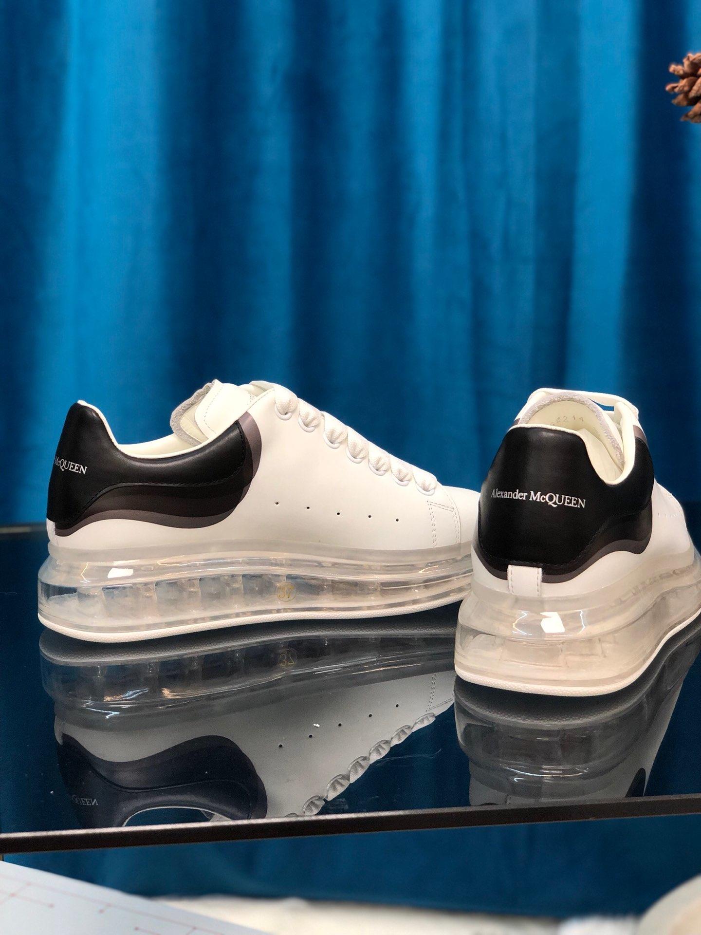 Alexander McQueen Fahion Sneaker White and black heel with transparent sole MS100025