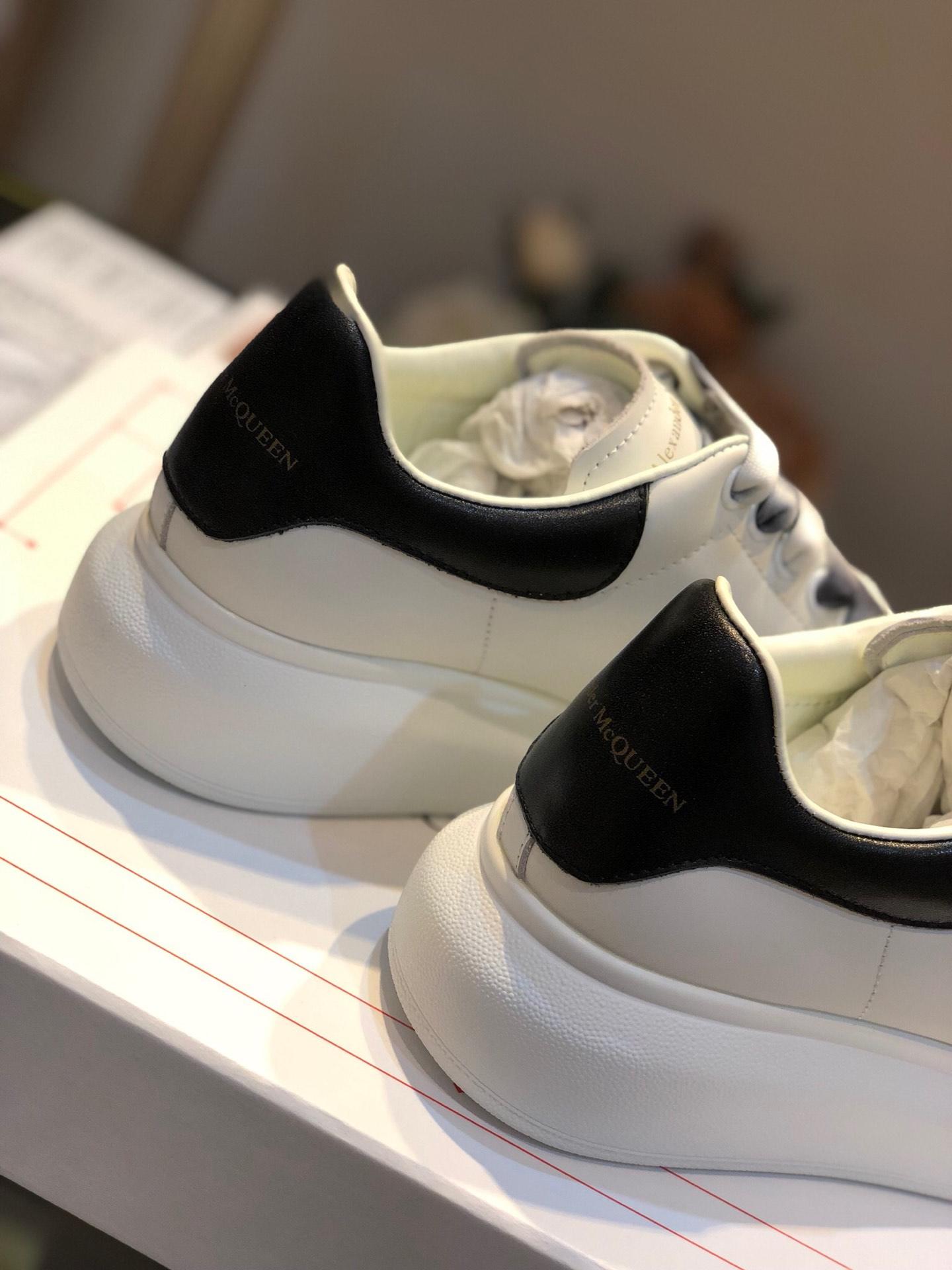Alexander McQueen Fahion Sneaker White and black heel MS100046