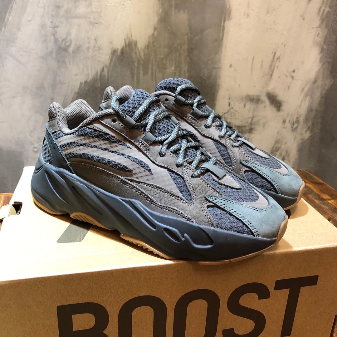 Adidas Yeezy Kanye West Boost 700 V2 Static Sneaker JP02442