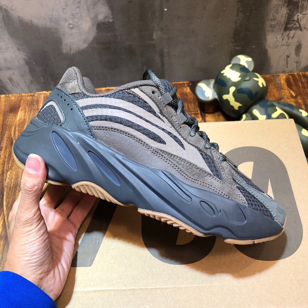 Adidas Yeezy Kanye West Boost 700 V2 Static Sneaker JP02442