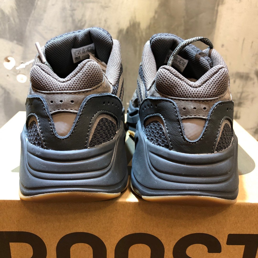 Adidas Yeezy Kanye West Boost 700 V2 Static Sneaker JP02442