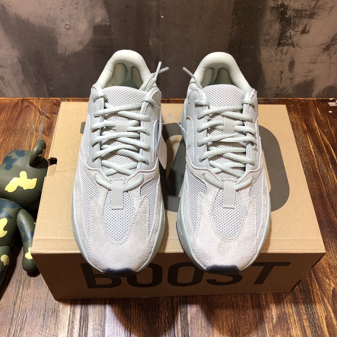 Adidas Yeezy Kanye West Boost 700 V2 Salt Sneaker JP02450