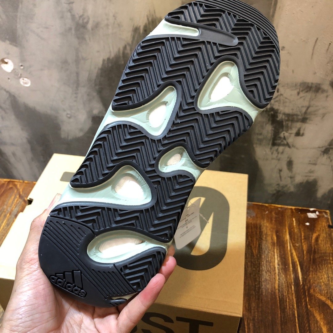 Adidas Yeezy Kanye West Boost 700 V2 Salt Sneaker JP02450
