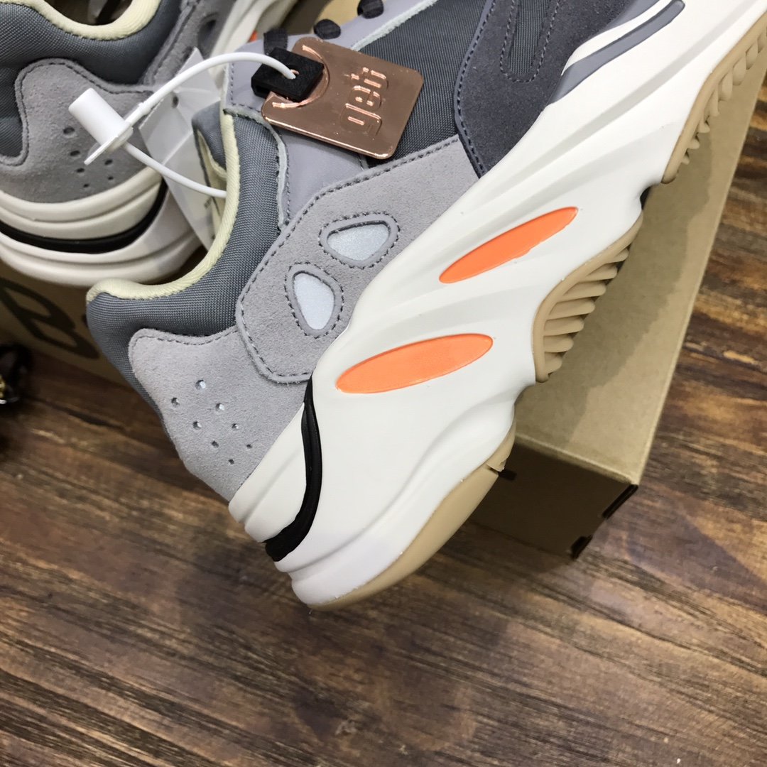 Adidas Yeezy Kanye West Boost 700 V2 Salt Sneaker JP02444