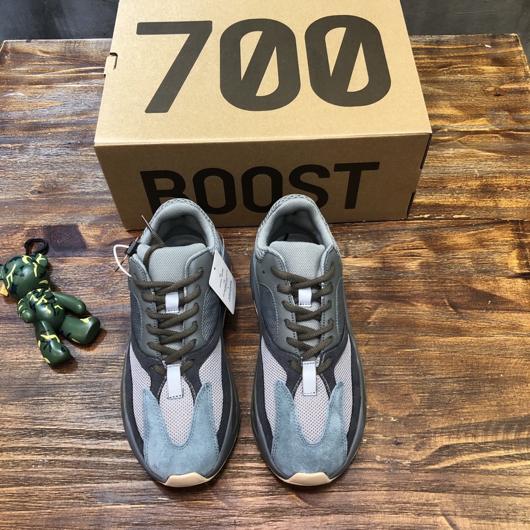 Adidas Yeezy Kanye West Boost 700 V2 Salt Sneaker JP02443