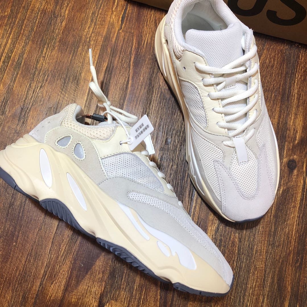 Adidas Yeezy Kanye West Boost 700 V2 Geode Sneaker JP02449