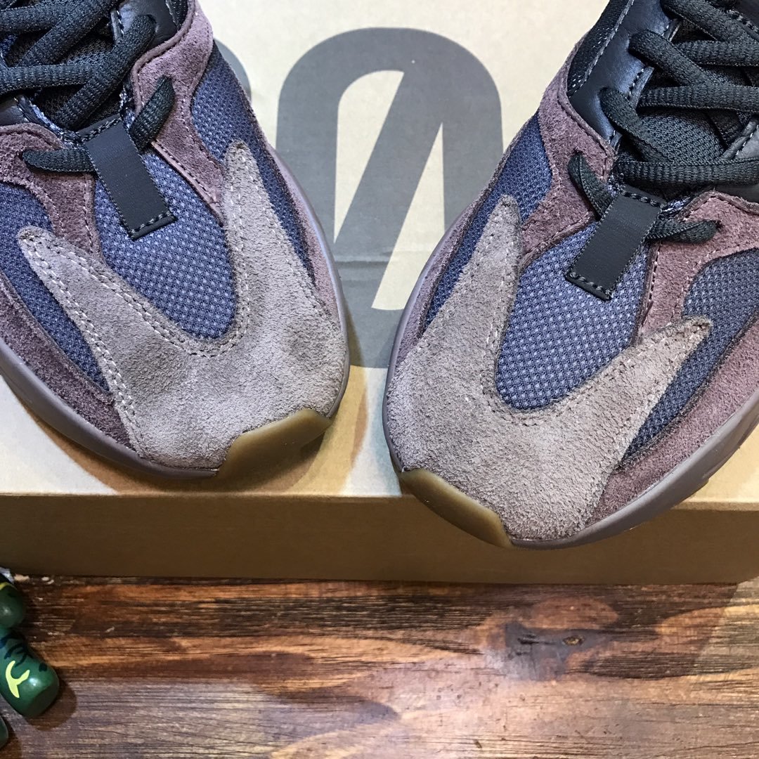 Adidas Yeezy Boost 700 V2 Salt Sneaker JP02448