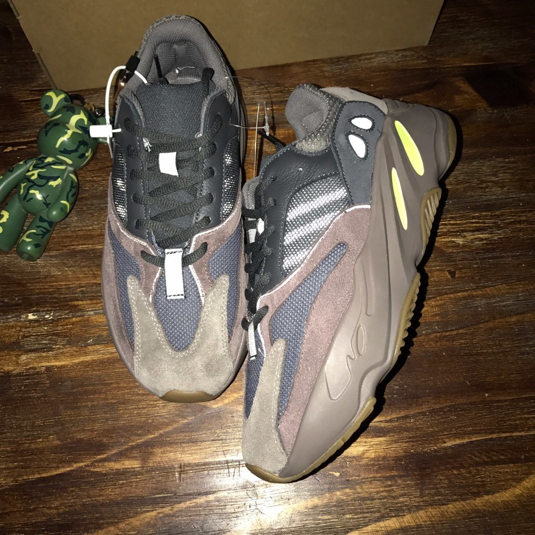 Adidas Yeezy Boost 700 V2 Salt Sneaker JP02448