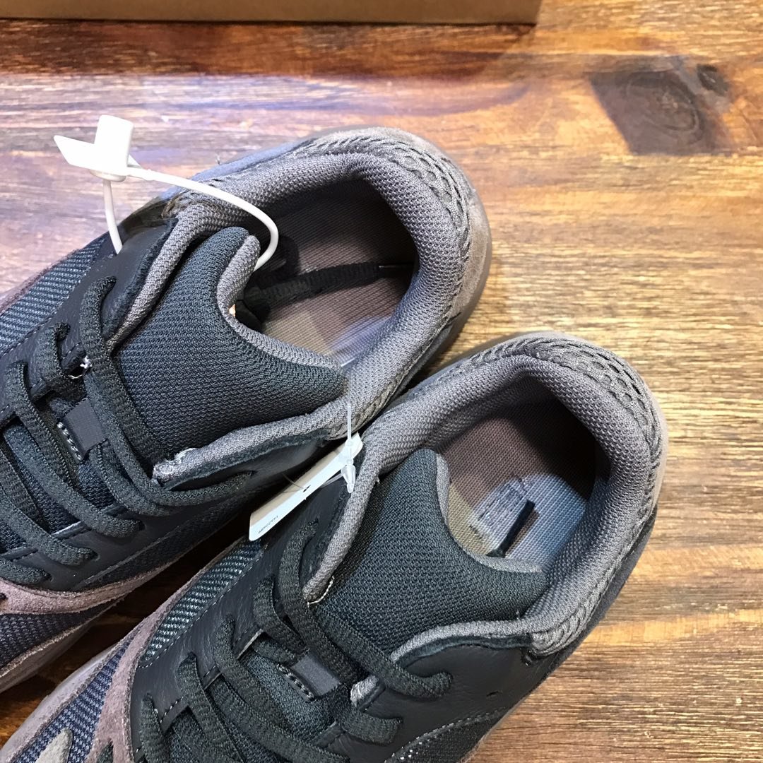 Adidas Yeezy Boost 700 V2 Salt Sneaker JP02448