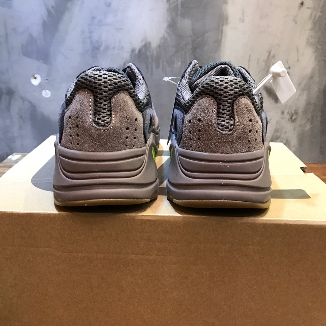 Adidas Yeezy Boost 700 V2 Salt Sneaker JP02448