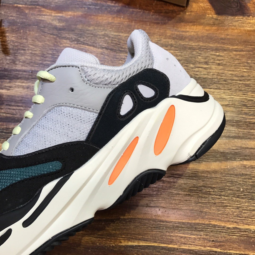 Adidas Yeezy Boost 700 V2 Salt Sneaker JP02445