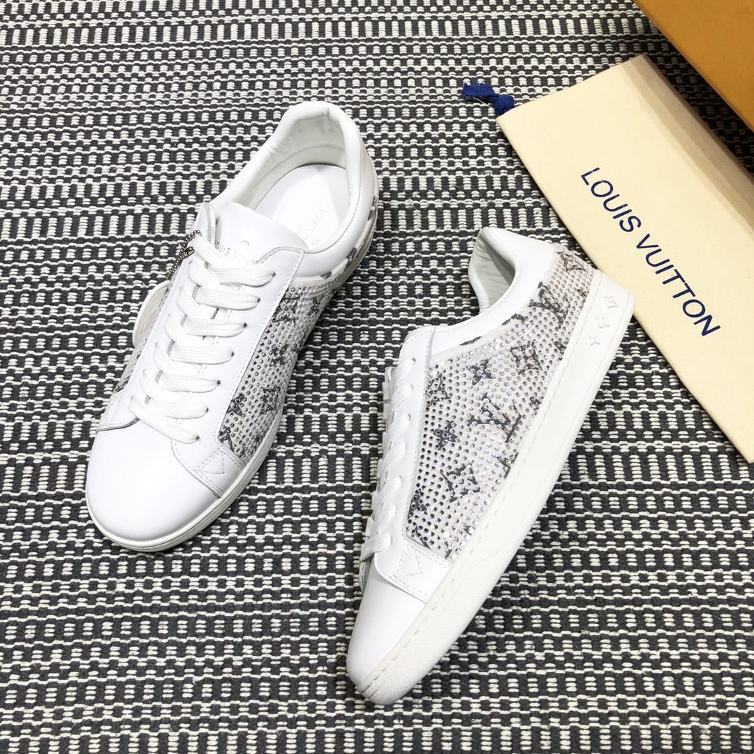 Louis Vuitton High Quality Sneakers White and masonry Monogram embellishment with white sole MS021100