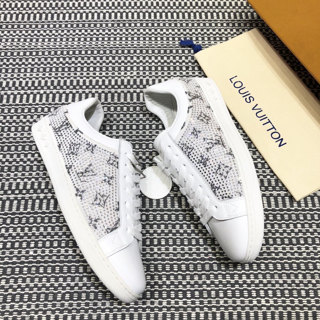 Louis Vuitton High Quality Sneakers White and masonry Monogram embellishment with white sole MS021100