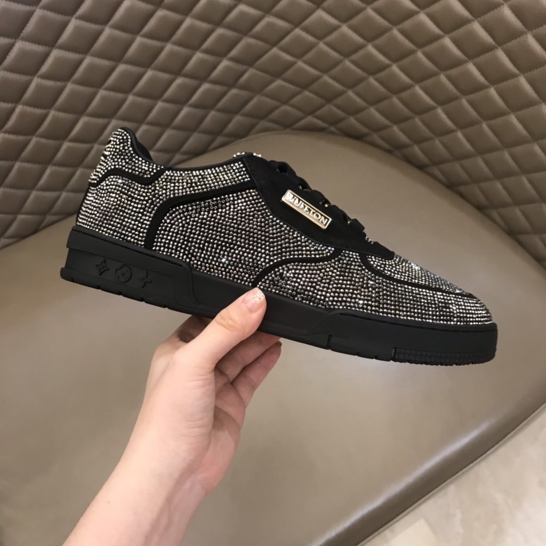 Louis Vuitton High Quality Sneakers Black and white stone trim with black sole MS021108