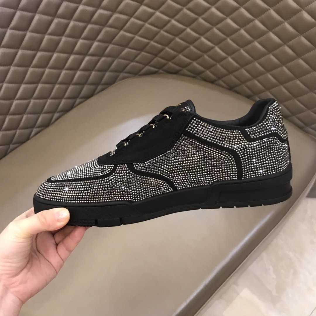 Louis Vuitton High Quality Sneakers Black and white stone trim with black sole MS021108