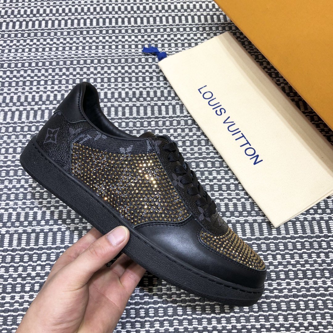 Louis Vuitton High Quality Sneakers Black and gold masonry with black sole MS021102