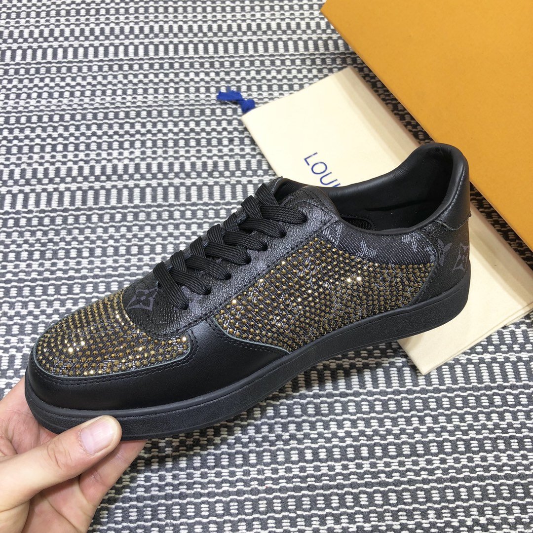 Louis Vuitton High Quality Sneakers Black and gold masonry with black sole MS021102