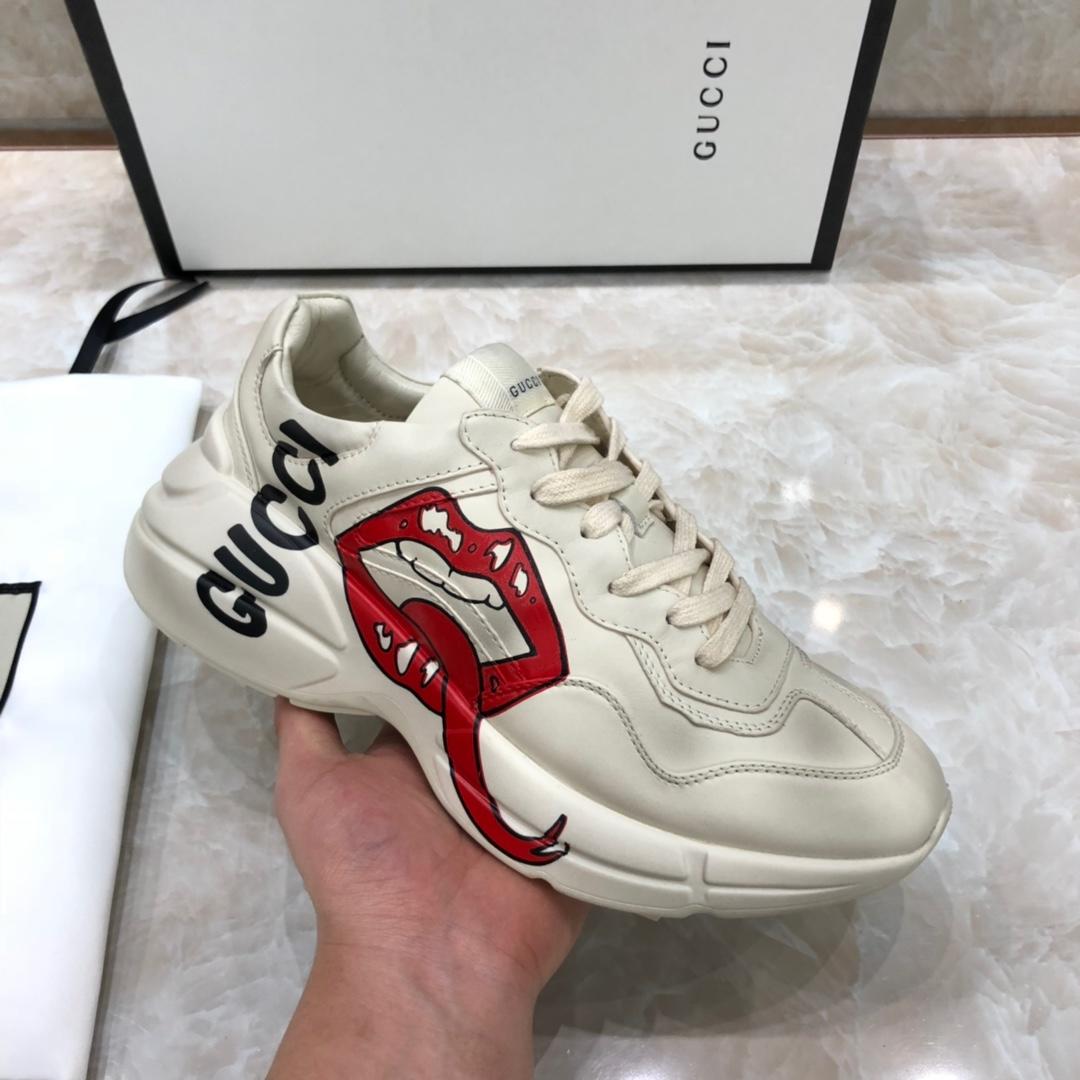 Gucci Fashion Sneakers White stains and Gucci tongue print with white rubber sole MS07634