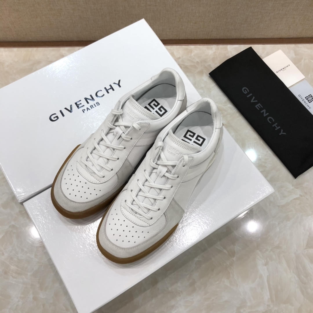 Givenchy Fashion Sneakers White and white suede with rubber sole MS07439