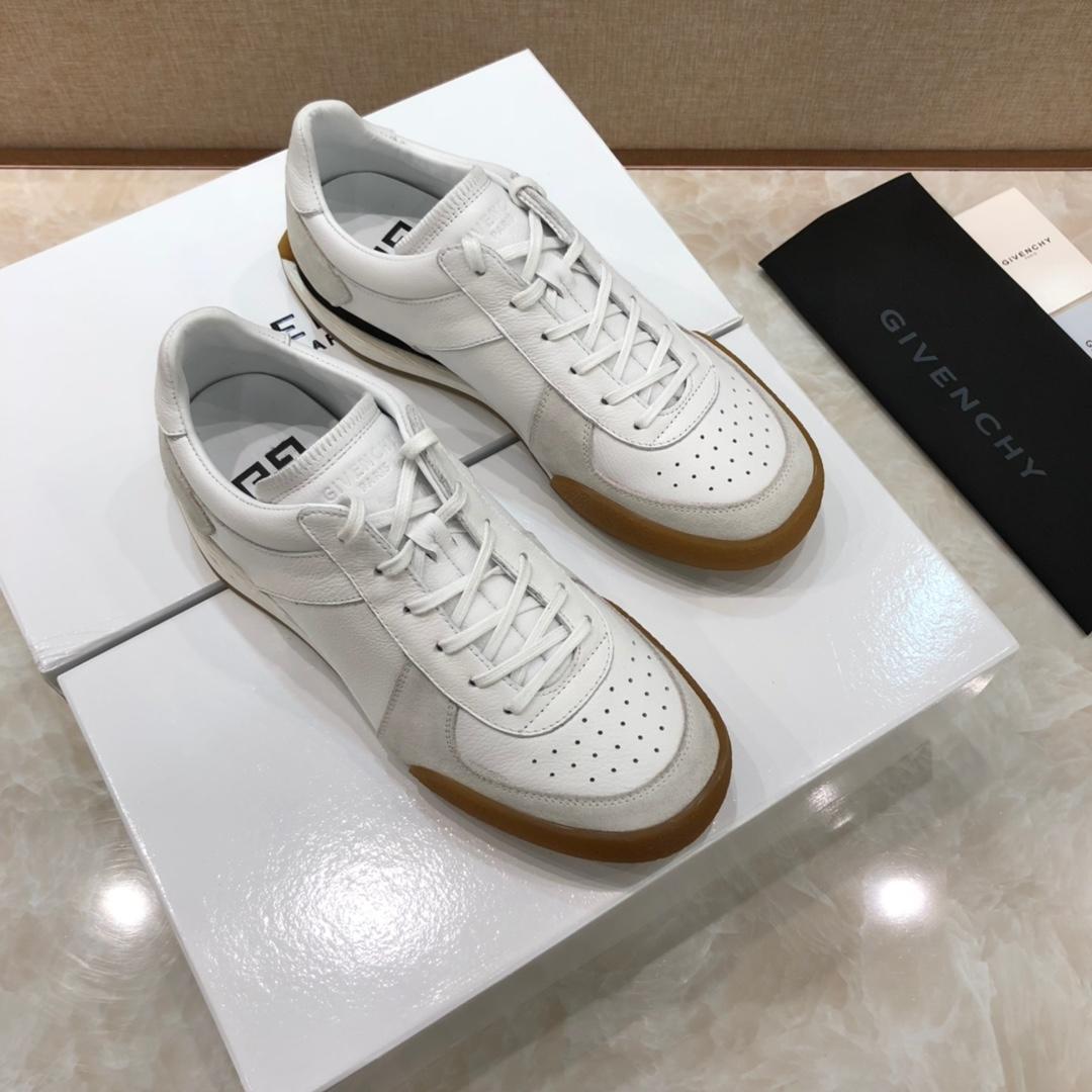 Givenchy Fashion Sneakers White and white suede with rubber sole MS07439