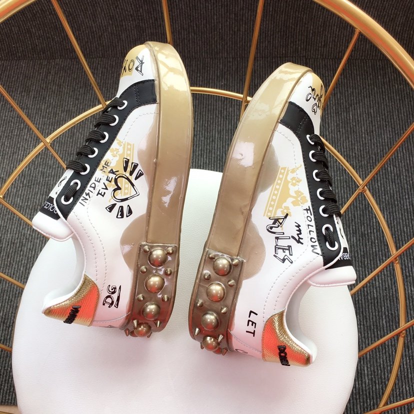 Dolce & Gabbana White and heart motif print with gold sole Sneakers MS110023