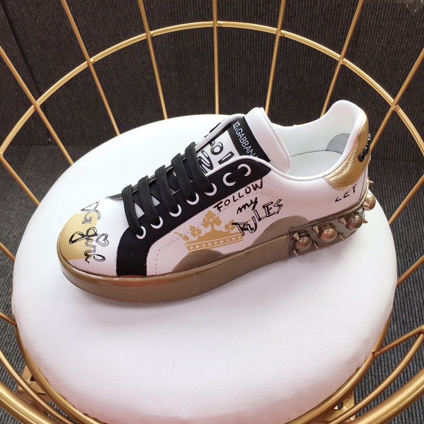 Dolce & Gabbana White and heart motif print with gold sole Sneakers MS110023