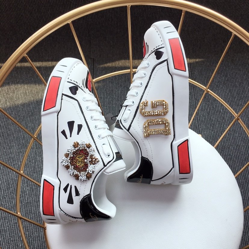 Dolce & Gabbana White and DG heart-shaped packaging with white sole MS110007