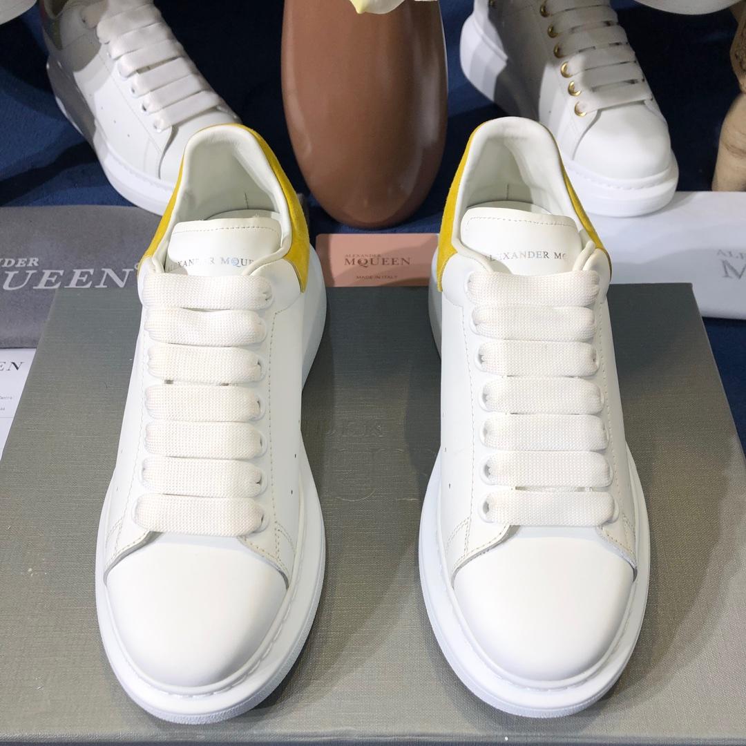 Alexander McQueen Fahion Sneaker White and yellow suede heel MS100081