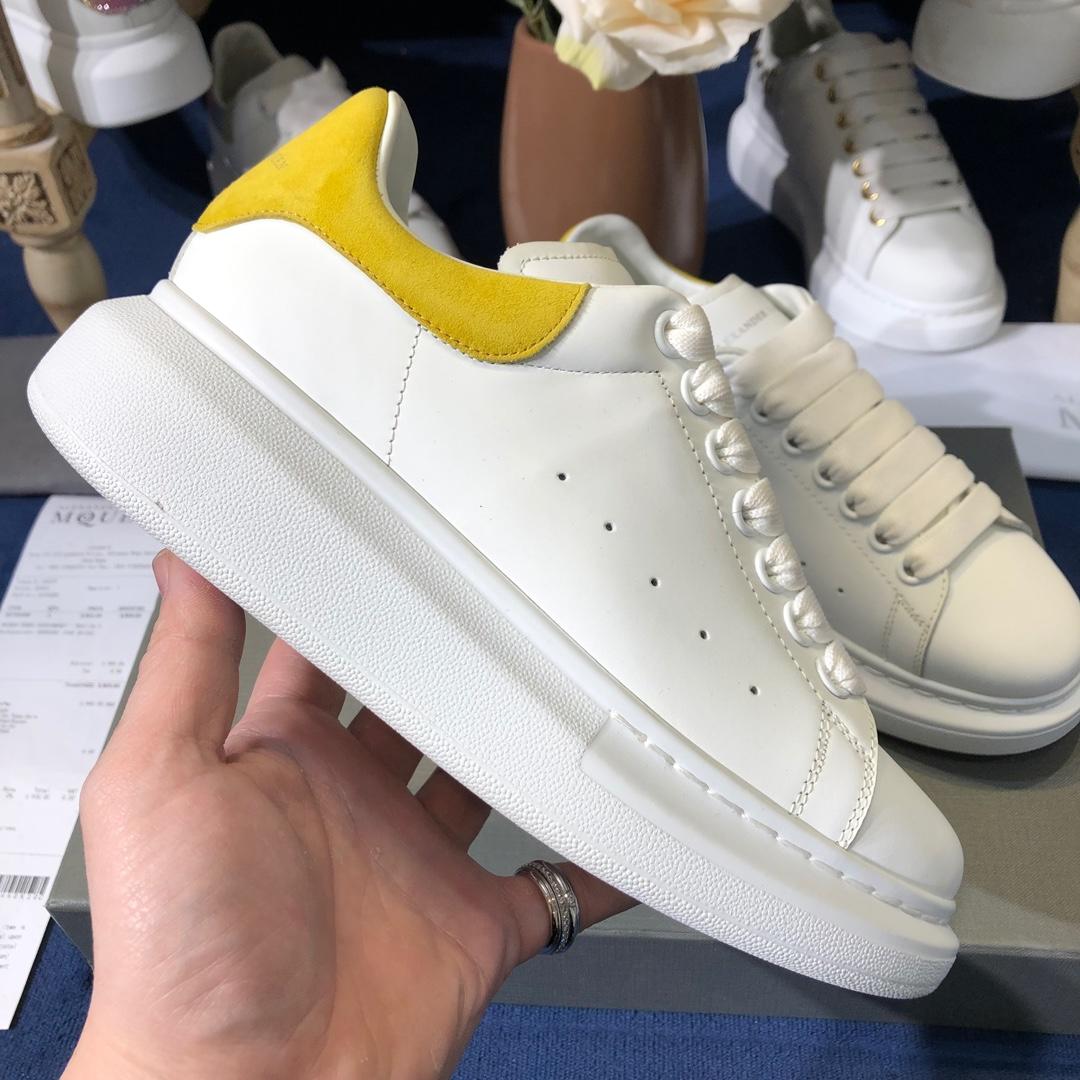 Alexander McQueen Fahion Sneaker White and yellow suede heel MS100081