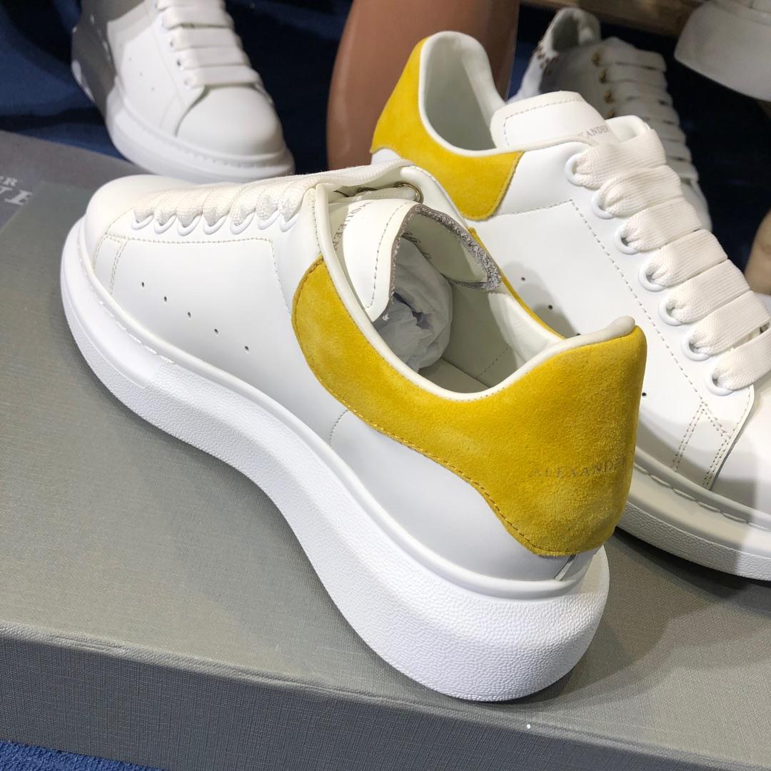 Alexander McQueen Fahion Sneaker White and yellow suede heel MS100081