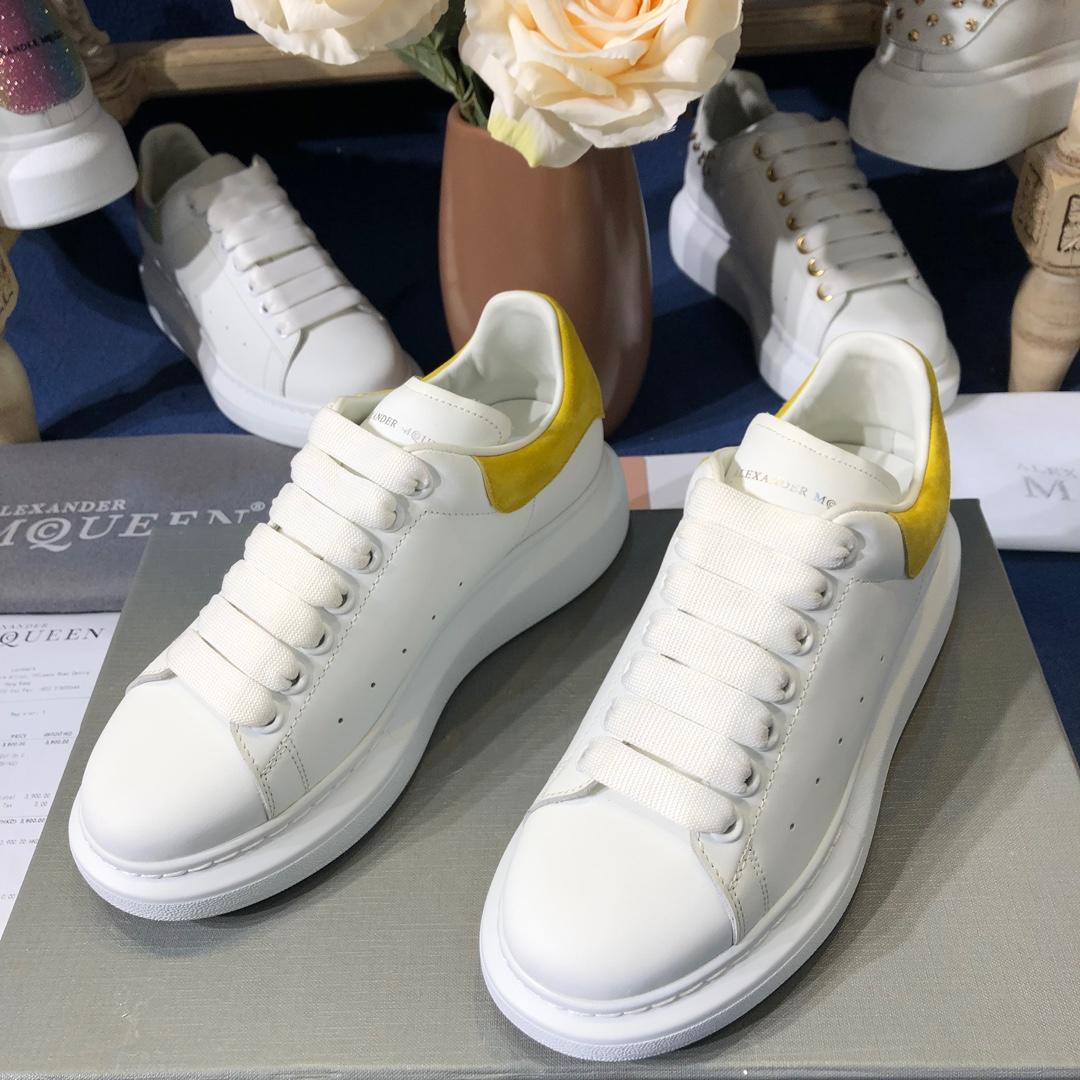 Alexander McQueen Fahion Sneaker White and yellow suede heel MS100081