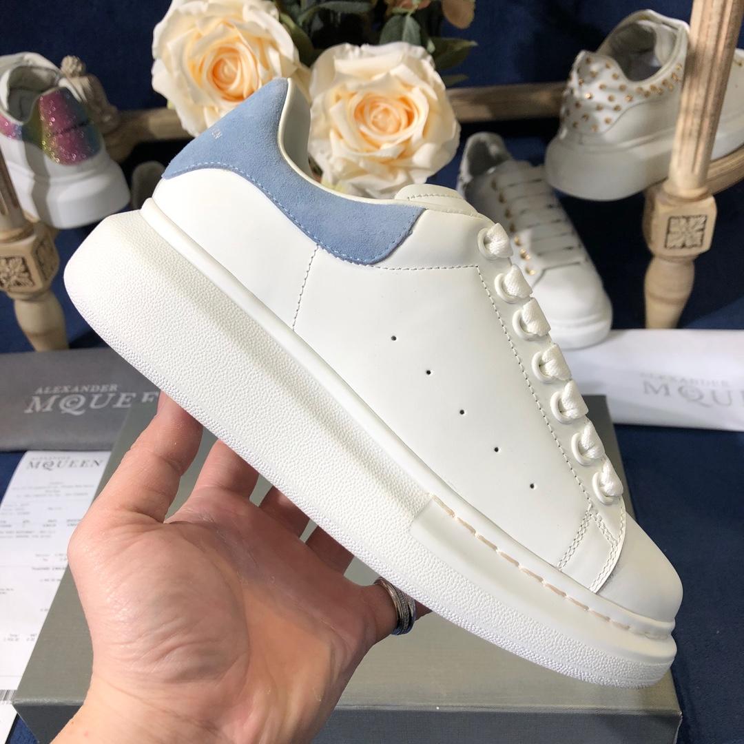 Alexander McQueen Fahion Sneaker White and light blue suede heel MS100087