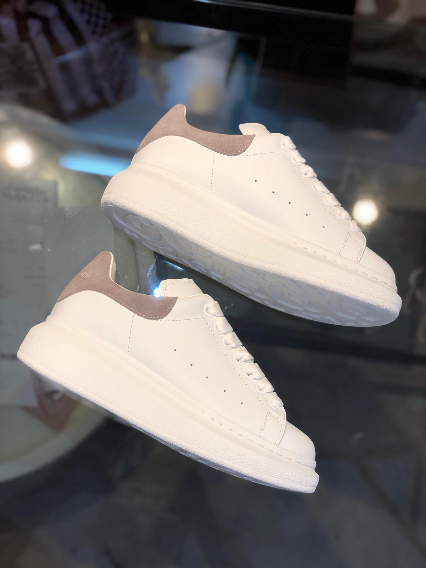 Alexander McQueen Fahion Sneaker White and grey suede heels MS100054
