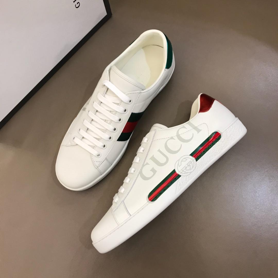 Gucci Perfect Quality Sneakers White and Gucci vintage logo print with White rubber sole MS02668