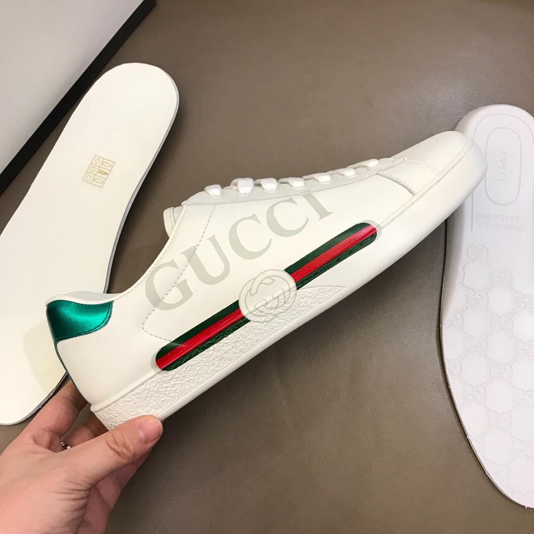 Gucci Perfect Quality Sneakers White and Gucci vintage logo print with White rubber sole MS02668